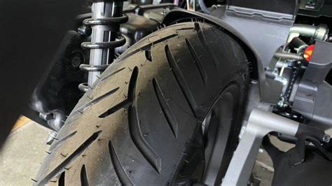 5 Alasan Kenapa CRF Kamu Wajib Ganti Ban Ini! 5 Alasan Kenapa CRF Kamu Wajib Ganti Ban Ini!