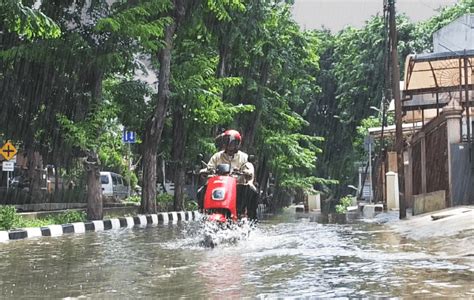 -  5 Motor Listrik Anti Hujan: Banjir? Tenang, Asapnya Terus!
