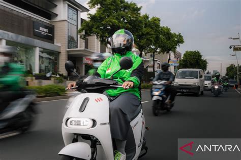 7 Alasan Mengapa Motor Listrik di Solo Jadi Pilihan Utama, Hemat Hingga 50% Biaya Operasional! 7 Alasan Mengapa Motor Listrik di Solo Jadi Pilihan Utama, Hemat Hingga 50% Biaya Operasional!