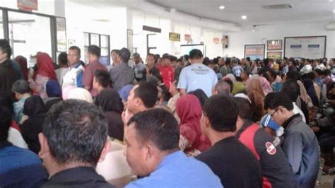 7 Keluhan Wajib Pajak di Samsat yang Bikin Emosi Jiwa! Nomor 5 Paling Ngeselin! 7 Keluhan Wajib Pajak di Samsat yang Bikin Emosi Jiwa! Nomor 5 Paling Ngeselin!