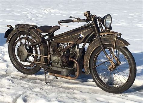 7 Sepeda Motor Jaman Dulu yang Harganya Bikin Melongo Sekarang! 7 Sepeda Motor Jaman Dulu yang Harganya Bikin Melongo Sekarang!